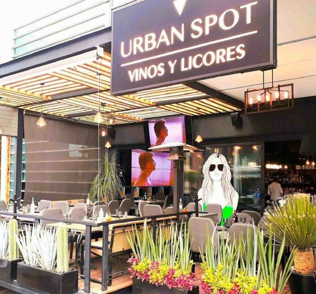 Tienda URBAN SPOT en Zona Esmeralda