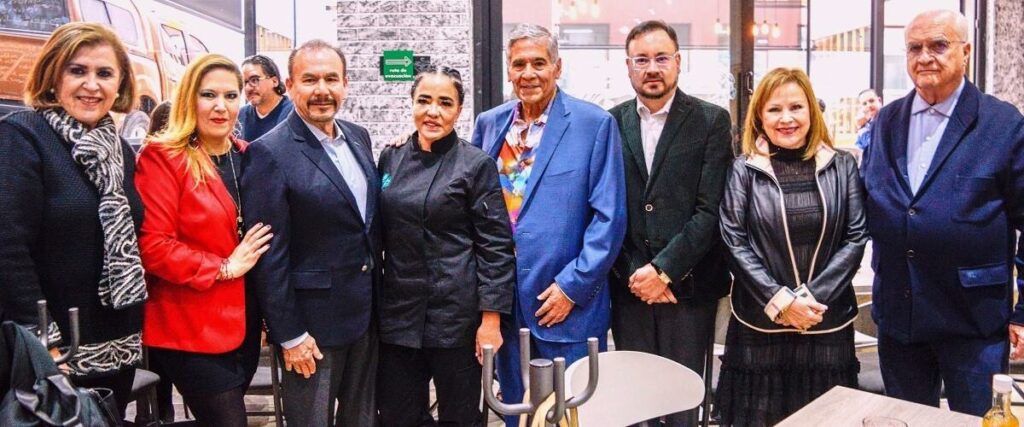 La Chef Cecy Irabien y Emilio Dipp con el Alcalde Pedro Rodríguez y directivos de la Asociación de Residentes de la Zona Esmeralda y PLAZA ESMERALDA.