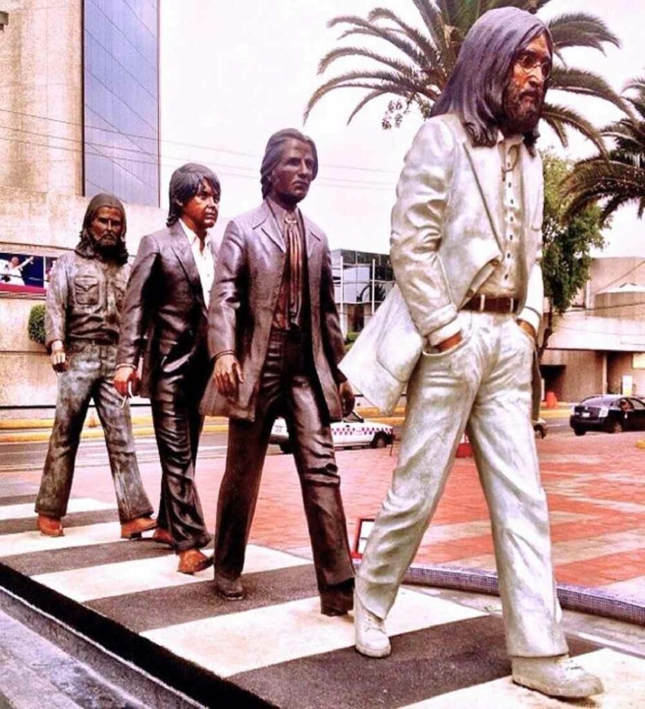 “ABBEY ROAD NW8” (2011). Hotel Crown Plaza Tlalnepantla